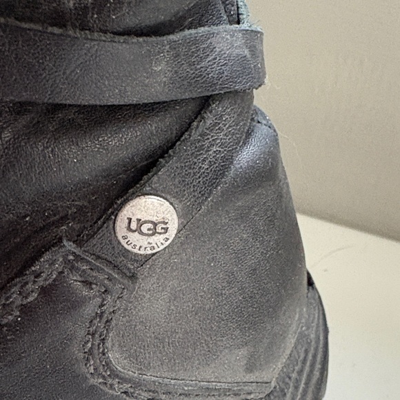 UGG Black Leather Boots with Cream Shearling - Picture 2 of 9
